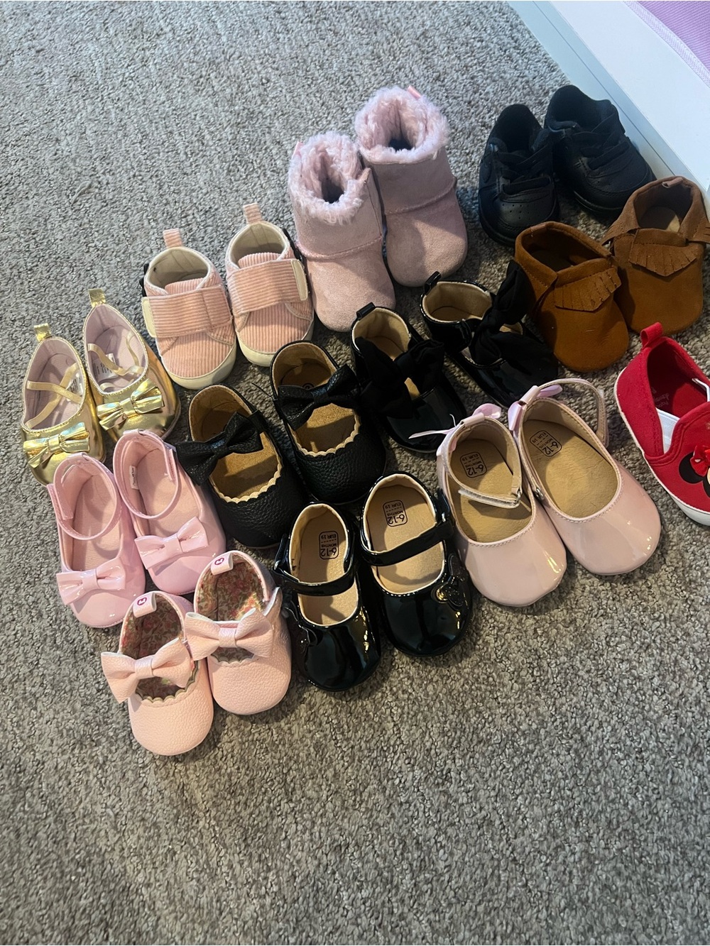 Girls Pink Bow Mary Jane Shoes / Nike & Uggs